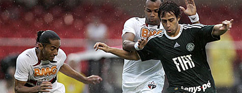 Após atraso e apagão, Clássico Palmeiras e São Paulo fica no empate