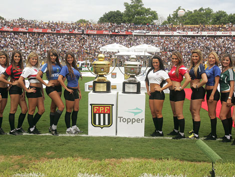Gatas do Paulistão apresentam a taça do Campeão Paulista 2010