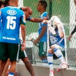 Jogadores do Palmeiras treinam em clima mais descontraído